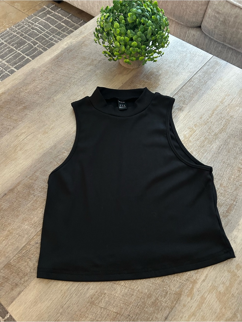 SHEIN Black Ribbed Mock Neck Crop Tank